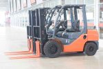 hydraulic lifts for forklift maintenance